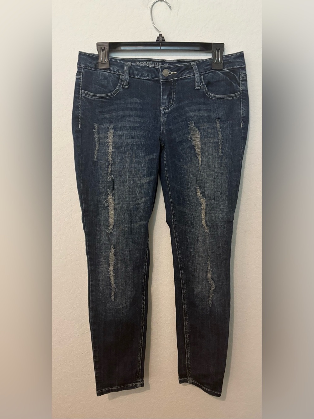 ZCO Jeans premium Women’s Distressed straight leg size 9 medium wash midrise